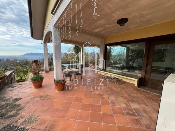 casa indipendente in vendita a Castelnuovo Magra