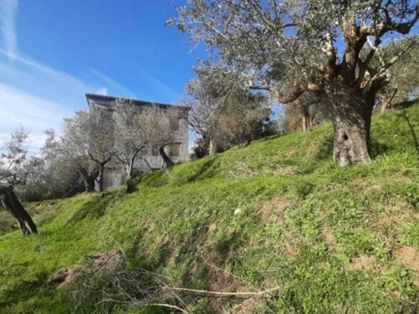 casa indipendente in vendita a Castelnuovo Magra in zona Colombiera