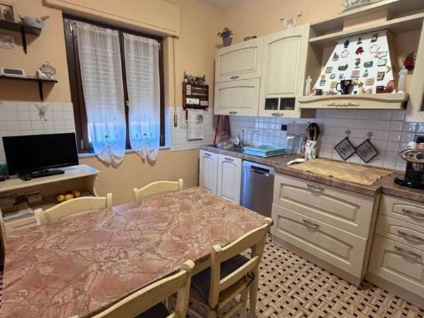 casa indipendente in vendita a Castelnuovo Magra in zona Colombiera