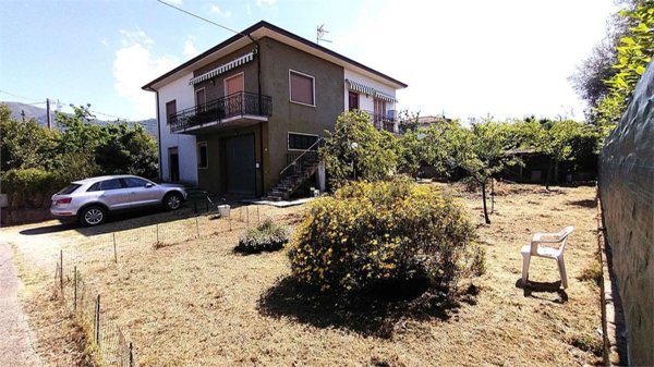 casa indipendente in vendita a Castelnuovo Magra in zona Molicciara