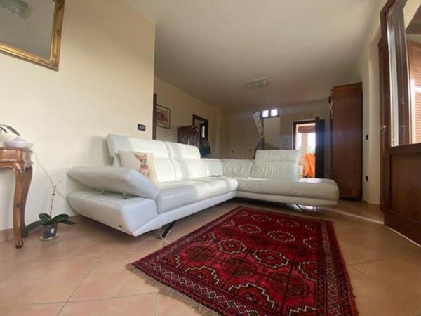 casa indipendente in vendita a Castelnuovo Magra