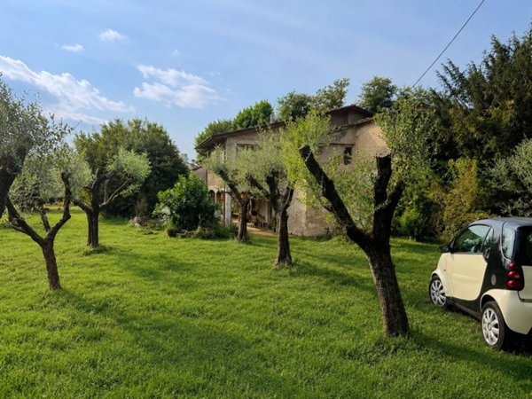 casa indipendente in vendita a Castelnuovo Magra in zona Molicciara