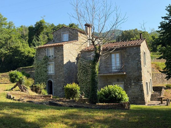 casale in vendita a Castelnuovo Magra in zona Colombiera