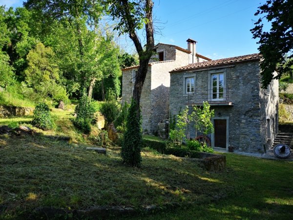 casa indipendente in vendita a Castelnuovo Magra in zona Aglione