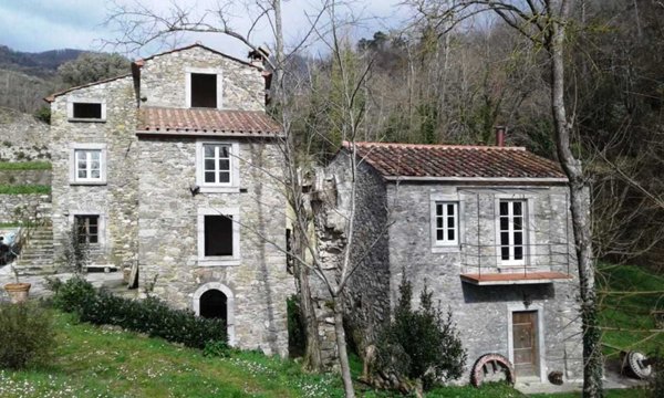 casa indipendente in vendita a Castelnuovo Magra in zona Aglione