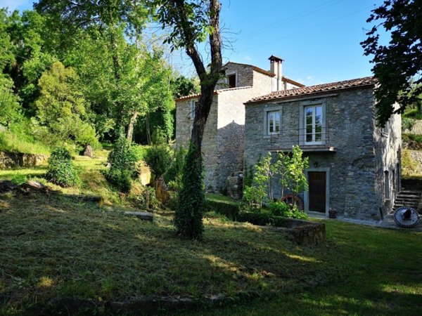 casa indipendente in vendita a Castelnuovo Magra in zona Aglione