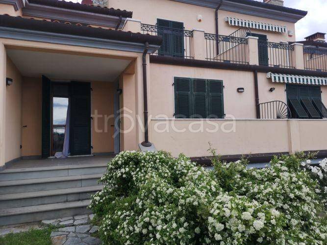 casa indipendente in vendita a Castelnuovo Magra in zona Palvotrisia