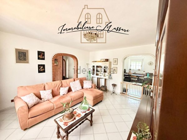 casa indipendente in vendita a Castelnuovo Magra in zona Vallecchia