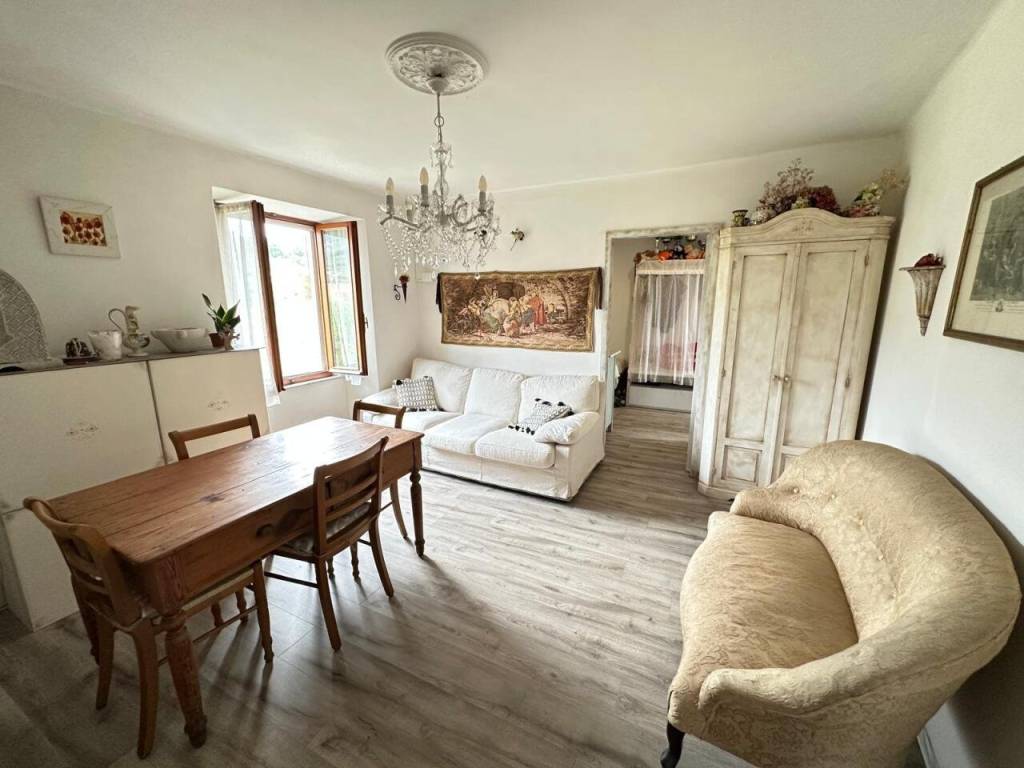 casa indipendente in vendita a Castelnuovo Magra in zona Molicciara