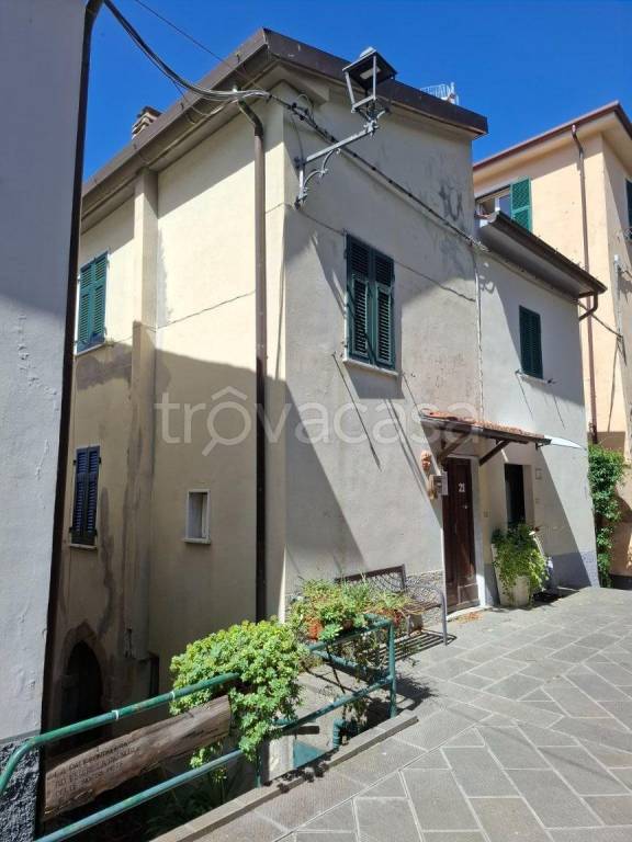 casa indipendente in vendita a Castelnuovo Magra
