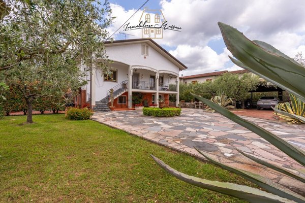 casa indipendente in vendita a Castelnuovo Magra in zona Molicciara
