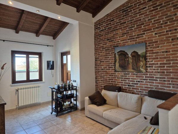 casa indipendente in vendita a Castelnuovo Magra in zona Molicciara