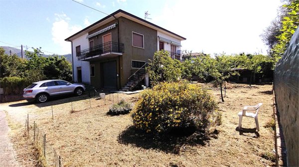 casa indipendente in vendita a Castelnuovo Magra in zona Molicciara