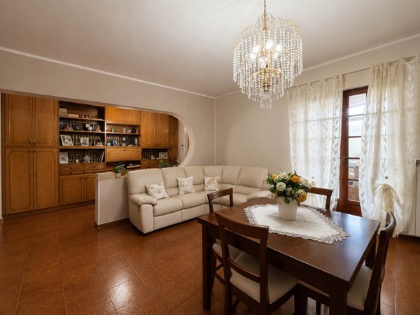 casa indipendente in vendita a Castelnuovo Magra in zona Molicciara