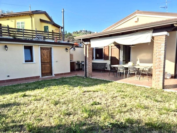 casa indipendente in vendita a Castelnuovo Magra