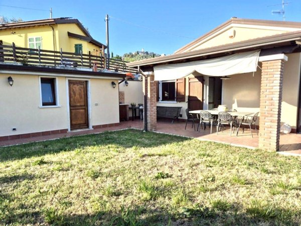 casa indipendente in vendita a Castelnuovo Magra