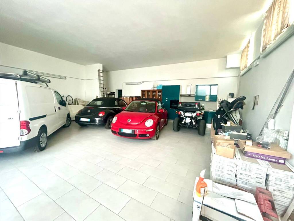 locale commerciale in vendita a Castelnuovo Magra in zona Molicciara