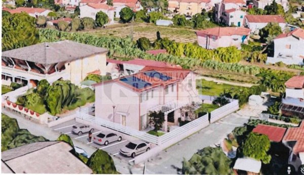 casa indipendente in vendita a Castelnuovo Magra in zona Molicciara