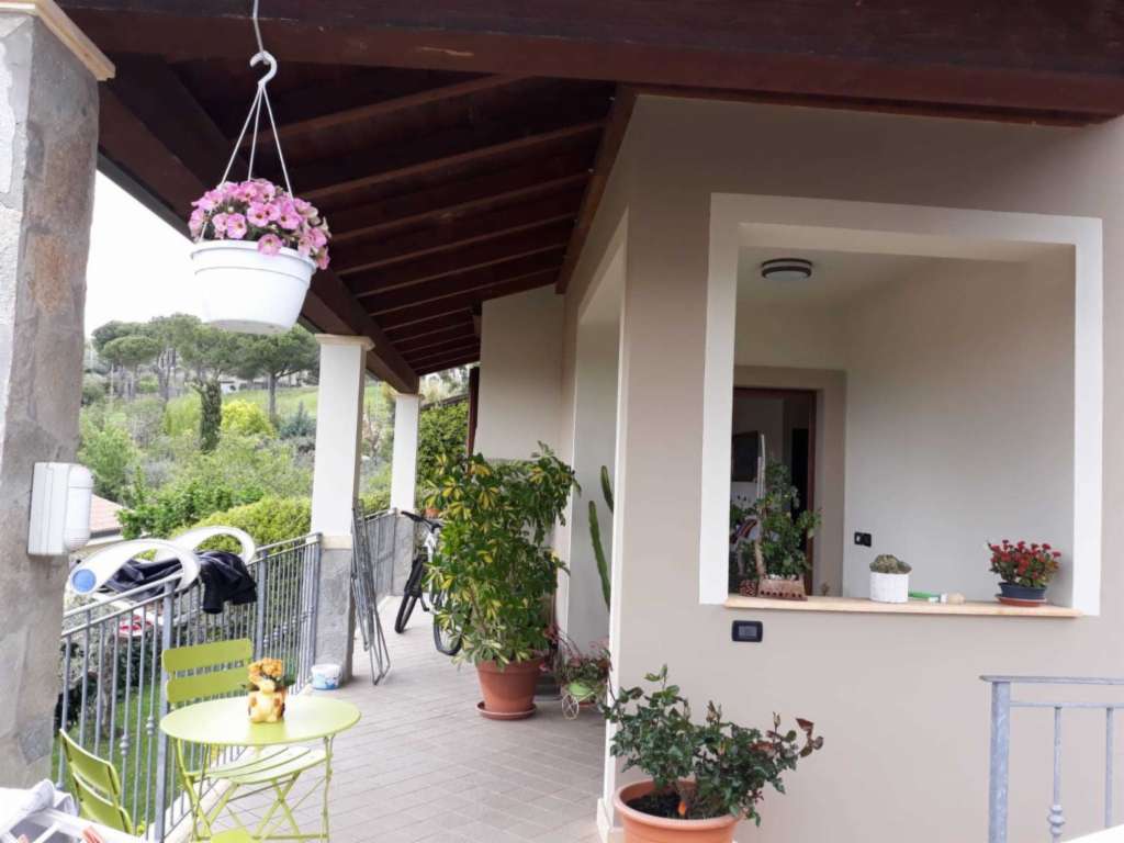 casa indipendente in vendita a Castelnuovo Magra in zona Palvotrisia