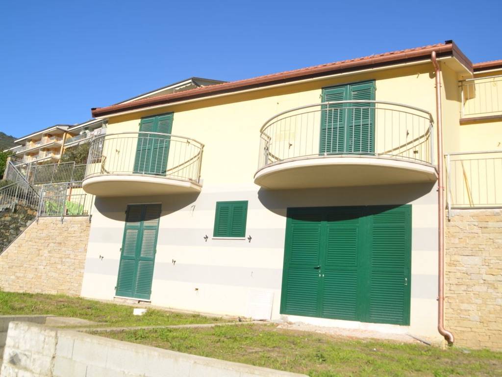 casa indipendente in vendita a Deiva Marina in zona Piazza