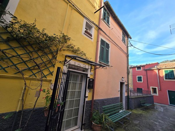 casa indipendente in vendita a Deiva Marina in zona Piazza