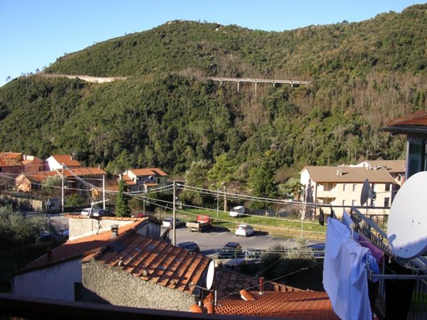 casa indipendente in vendita a Deiva Marina in zona Piazza