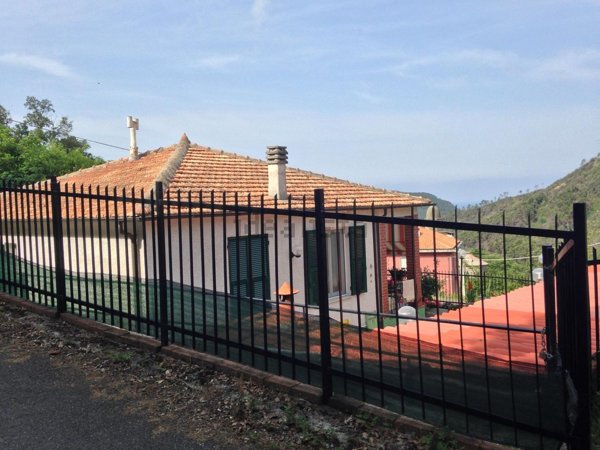 casa indipendente in vendita a Deiva Marina in zona Piazza