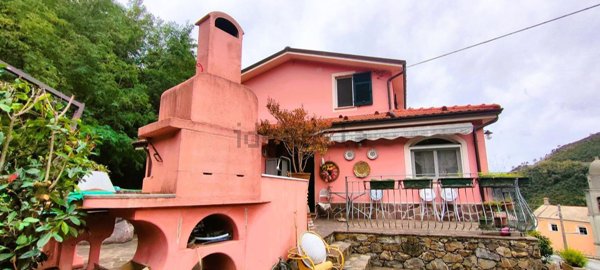 casa indipendente in vendita a Deiva Marina