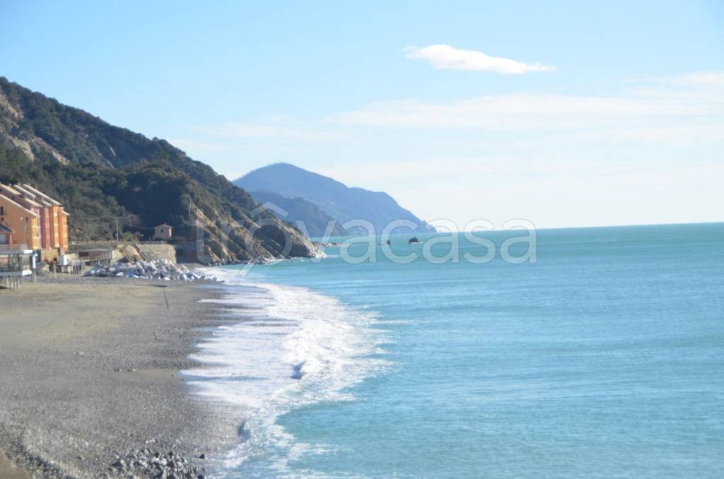 casa indipendente in vendita a Deiva Marina