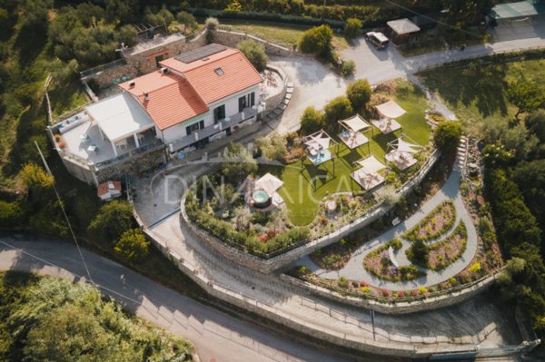 casa indipendente in vendita a Deiva Marina in zona Piazza