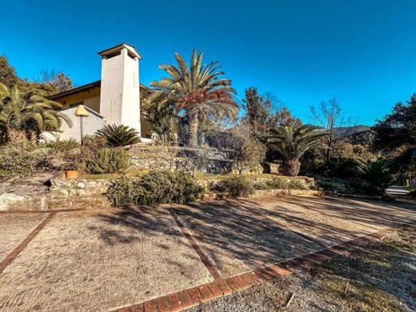 casa indipendente in vendita a Deiva Marina in zona Piazza