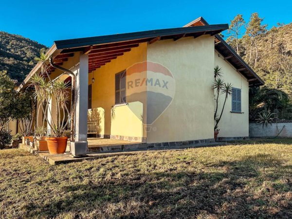 casa indipendente in vendita a Deiva Marina