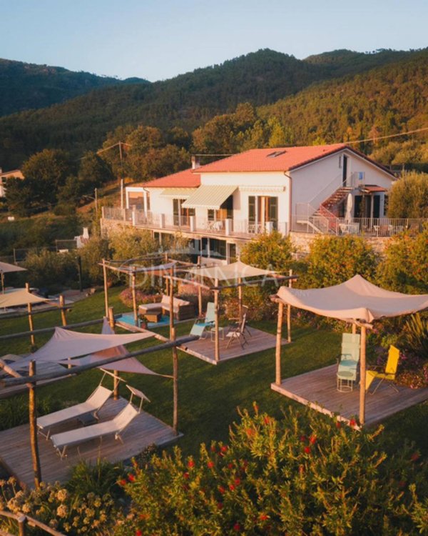 casa indipendente in vendita a Deiva Marina in zona Piazza