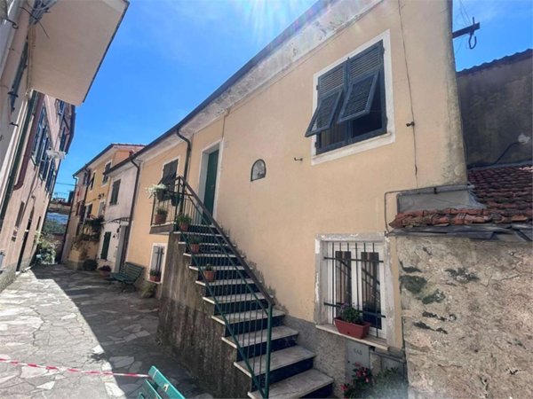 casa indipendente in vendita a Deiva Marina in zona Mezzema