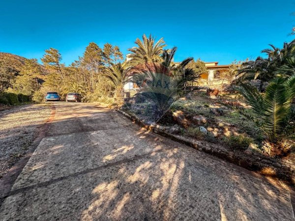 casa indipendente in vendita a Deiva Marina in zona Piazza