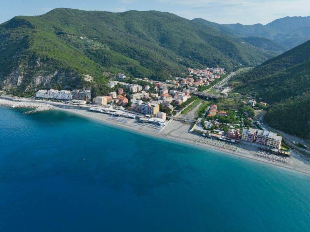 appartamento in vendita a Deiva Marina in zona Piazza