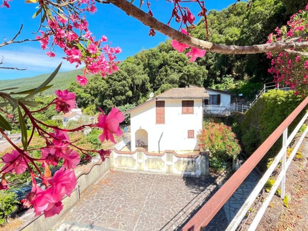 appartamento in vendita a Deiva Marina in zona Piazza