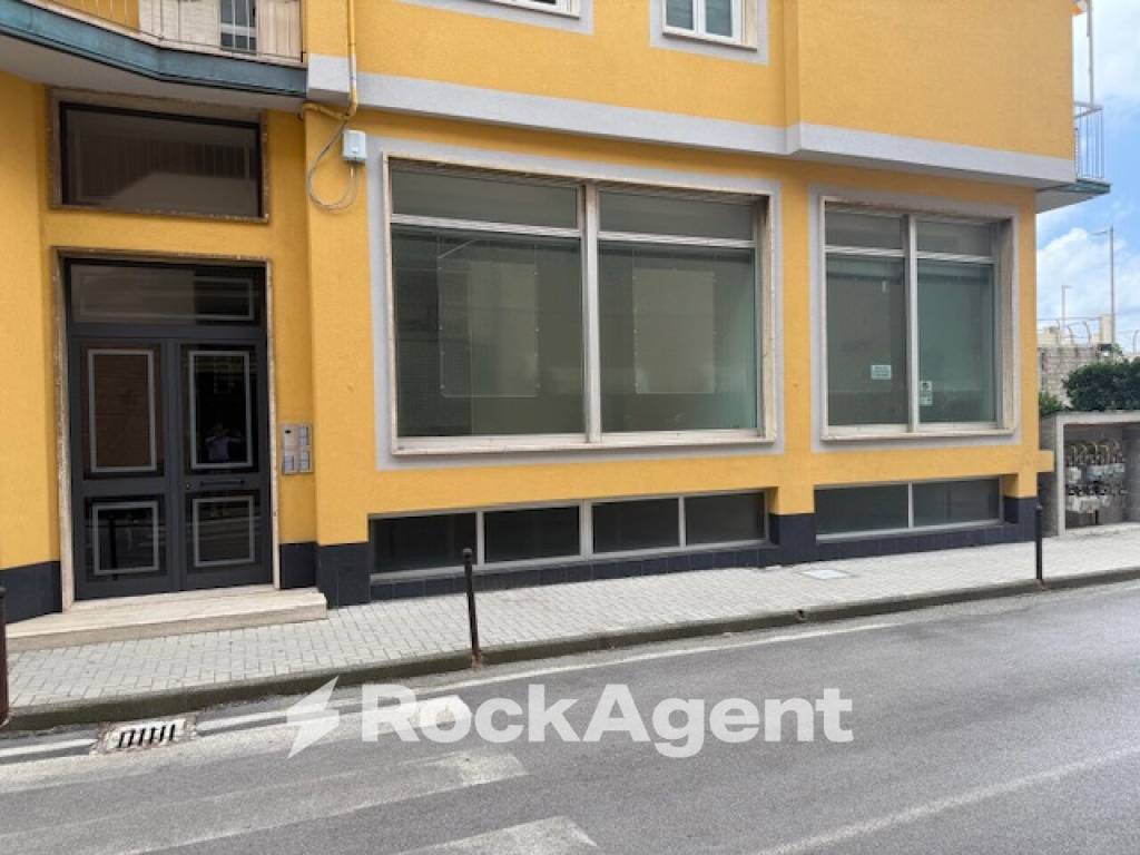 negozio in vendita a Deiva Marina in zona Piazza