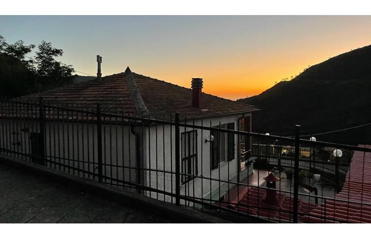 casa indipendente in vendita a Deiva Marina in zona Piazza