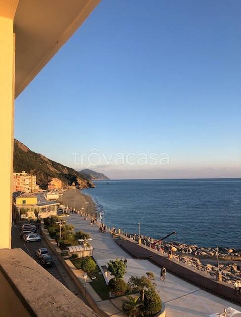 appartamento in vendita a Deiva Marina in zona Piazza