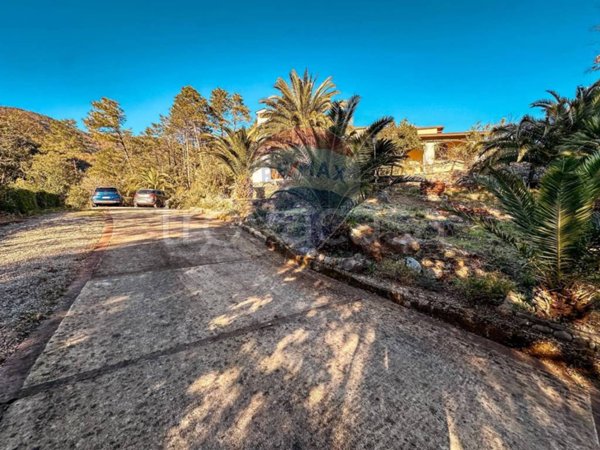 casa indipendente in vendita a Deiva Marina in zona Piazza