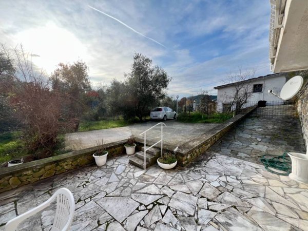 casa indipendente in vendita a Deiva Marina in zona Piazza