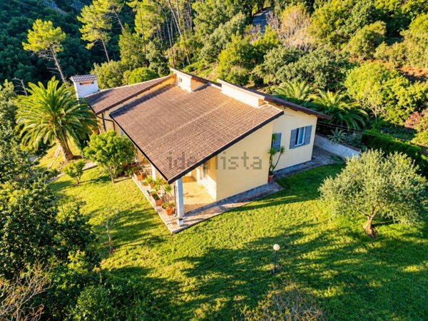 casa indipendente in vendita a Deiva Marina in zona Mezzema