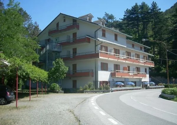 albergo in vendita a Deiva Marina in zona Mezzema