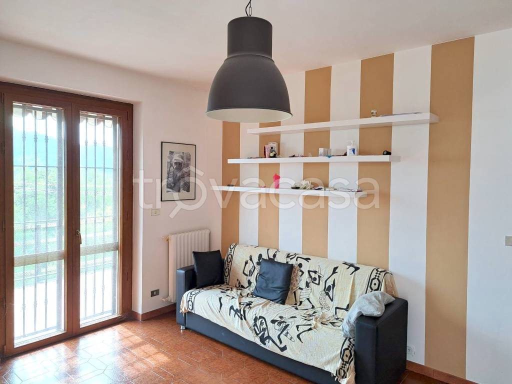 appartamento in vendita a Follo in zona Tivegna