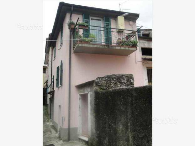casa indipendente in vendita a Follo in zona Bastremoli