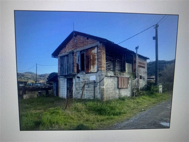 casa indipendente in vendita a Follo