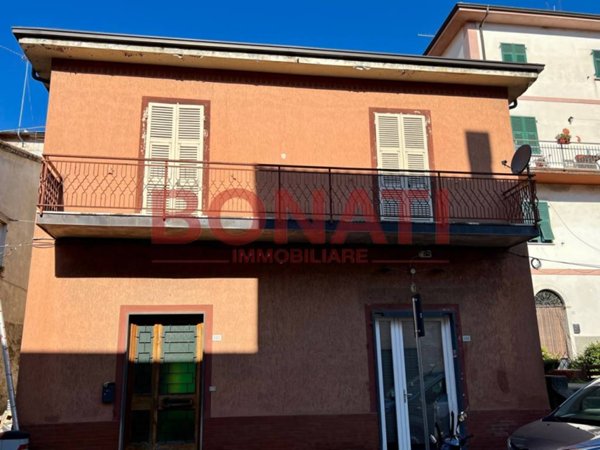 casa indipendente in vendita a Follo in zona Piana Battolla