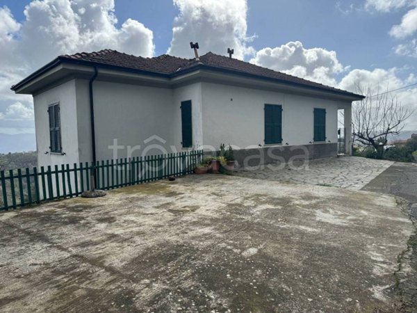 casa indipendente in vendita a Follo in zona Sorbolo