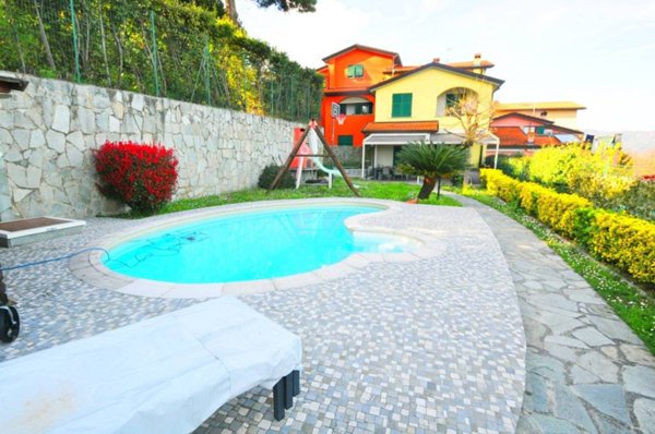 casa indipendente in vendita a Follo